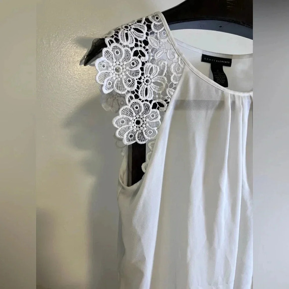 Grace elements women’s size M short Lace Cap Sleeve Blouse - Picture 2 of 4